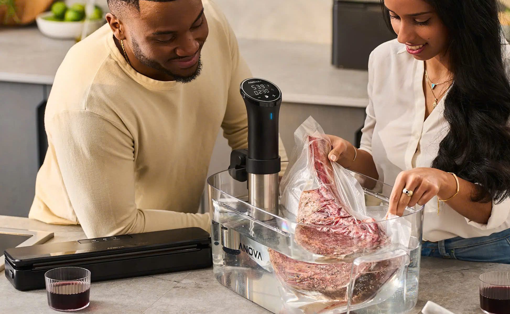 Máy nấu chân không Sous Vide là trợ thủ đắc lực giúp bạn biến những món ăn phức tạp trở nên đơn giản và hoàn hảo