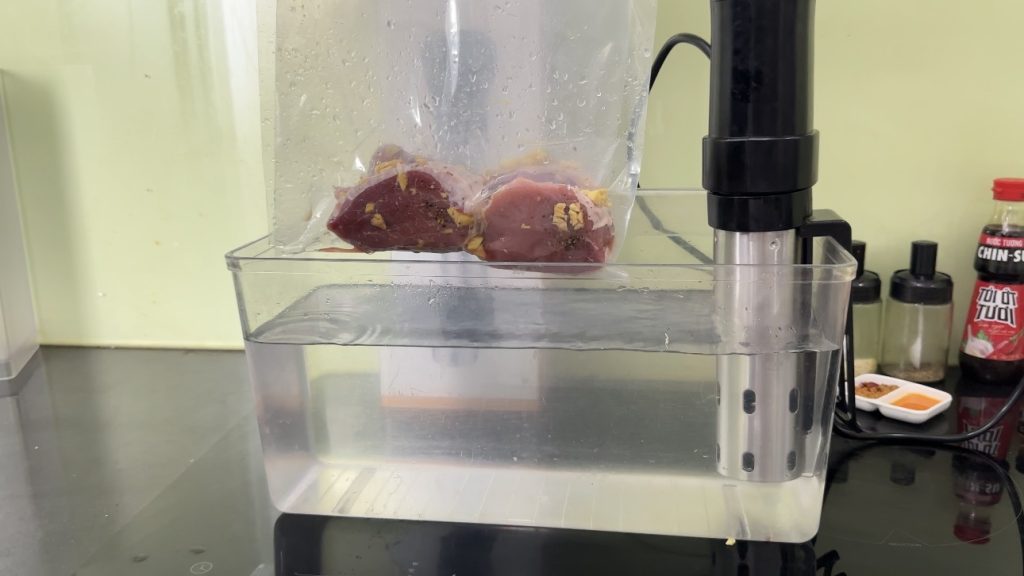 Máy nấu chân không sous vide