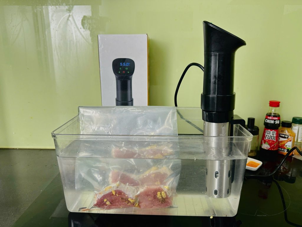 Máy nấu chân không sous vide